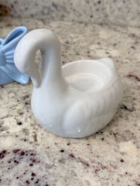 White Ceramic Swan Decorative votive holder or Mahjong dice holder